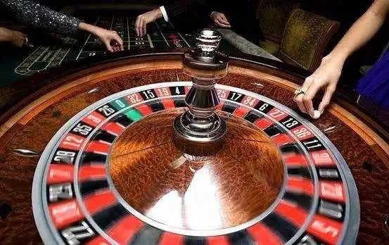 Meja roulette dragon138 dengan opsi taruhan dan dealer profesional di layar mobile